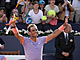 Rafael Nadal slav vhru v prvnm kole turnaje v Barcelon.