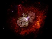 Hvzda éta Carinae schovaná v mlhovin