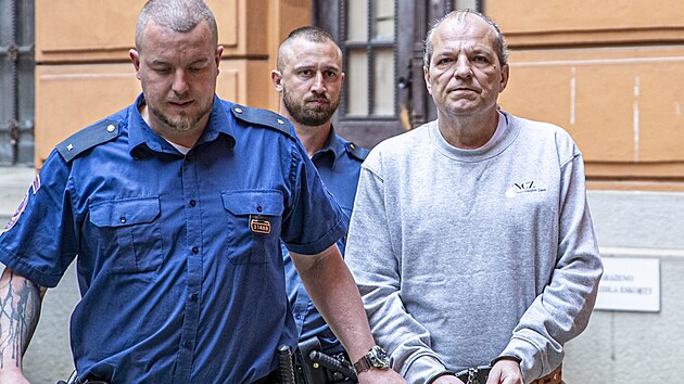 Vtzslav . je souzen za pokus o vradu eny palikou na maso a noem. (16. dubna 2024)