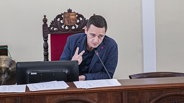 Hejtman Jan Grolich na mimodnm zasedn zastupitelstva Jihomoravskho kraje. (16. dubna 2024)