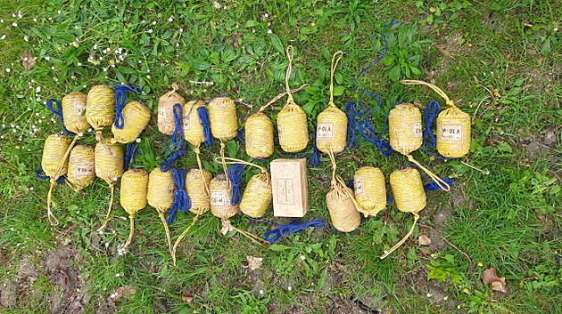 Senior přinesl prostějovským policistům na služebnu granáty v igelitové tašce. Je možné, že se nevyhne trestnímu stíhání.