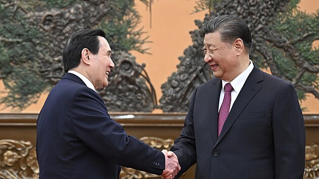 Bval tchajwansk prezident Ma Jing-iou se v Pekingu setkal s nskm vdcem Si in-pchingem. (10. dubna 2024)