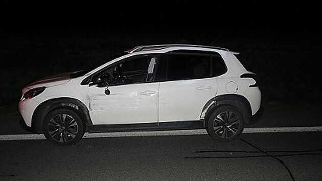 Policie hledá svědky dopravní nehody u Litomyšle, při které byl poškozen Peugeot 308.