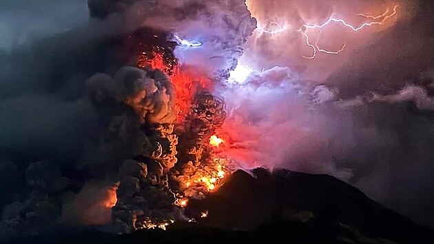 Erupce indonsk sopky Ruang (17. dubna 2024)