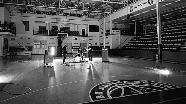 Natáení klipu pro hymnu basketbalového Dína v proslulé Maroldovce, kterou...