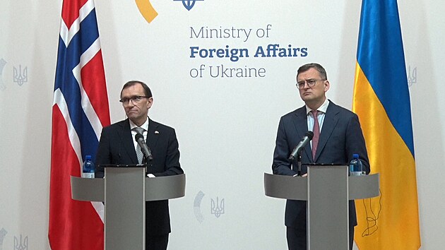 Norsk ministr zahrani Espen Barth Eide a ukrajinsk ministr zahrani Dmytro...