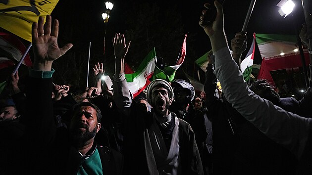 rnt demonstranti v Tehernu (14. dubna 2024)