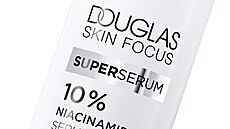 Sérum Skin Focus10 % zjemuje vrásky a redukuje výskyt vech nedokonalostí,...