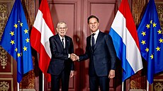 Nizozemský premiér Mark Rutte pijímá rakouského prezidenta Alexandera van der...