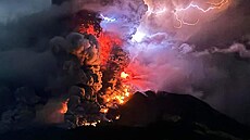 Erupce indonéské sopky Ruang (17. dubna 2024)