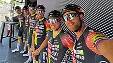 Cyklisté týmu Elkov Kasper ped jednou z etap závodu Údolím Loiry, v nm...