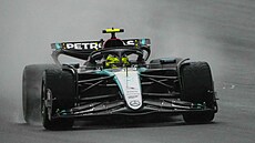 Lewis Hamilton z Mercedesu v kvalifikaci sprintu na Velké cen íny F1.