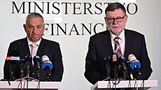 Ministr financí Zbynk Stanjura (ODS) a ministr prmyslu a obchodu Jozef Síkela...