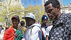 Migranti protestují ped radnicí v New Yorku proti sloité situaci a za lepí...