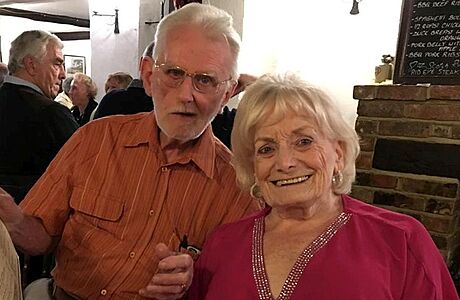Norma a Ian Shawovi vychovali v pstounské péi tyiasedmdesát dtí.