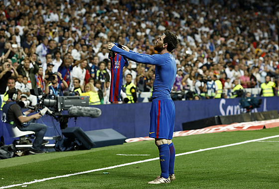 Já jsem tady pánem. Lionel Messi z Barcelony a jeho ikonická oslava po vítzném...