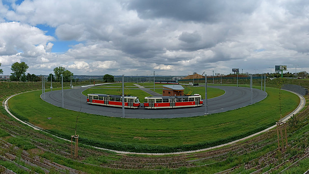 Vedle konené tramvaje Slivenec 