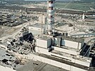 Černobylská jaderná elektrárna nedlouho po explozi
