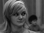 Hereka Hana Brejchová ve snímku Lásky jedné plavovlásky (1965)