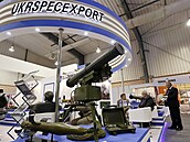 Ukrajinská státní spolenost Ukrspecexport na  výstav zbraní IDEAS. Archivní...