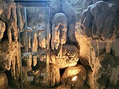 Grotta pod zámkem v Lednici na Beclavsku je nejvtí umlou jeskyní s krápníky...