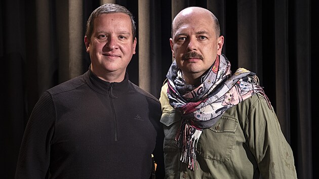 Hosty podcastu Kontext jsou fotoreportér Petr Topi (vpravo) a noviná Michal...