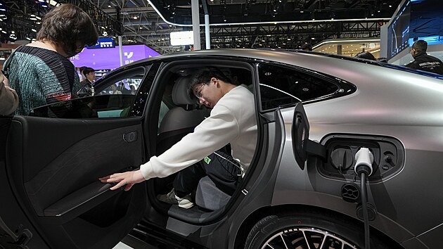 Geely Galaxy E8 na autosalonu v Pekingu