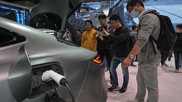 Geely Galaxy E8 na autosalonu v Pekingu