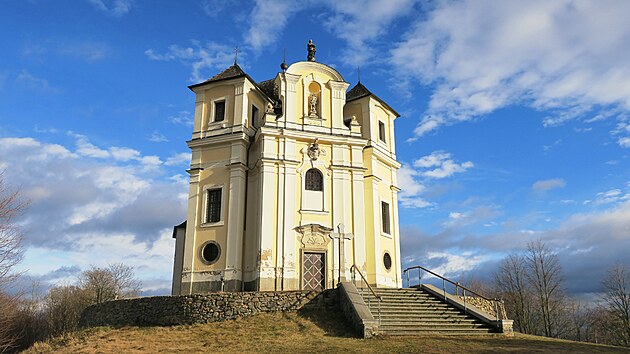 Makov hora a poutn kostel svatho Jana Ktitele a Panny Marie Karmelsk