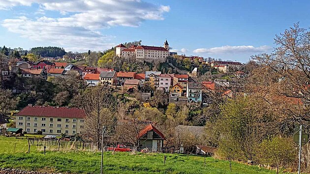 Vimperku dominuje zámek na kopci. Obchodní zóna má stát na okraji msta.