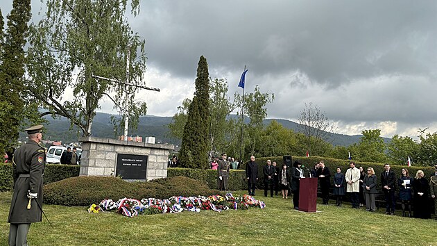 Památník 313 obtí transportu smrti Na Prokopce nedaleko Krupky.