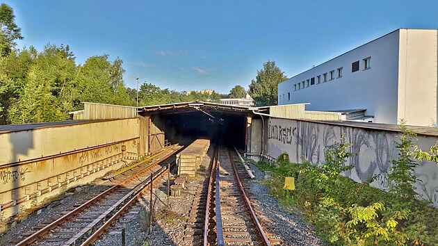 Vjezd do tunelu trasy C ped stanic Kaerov