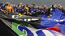 Fotbalisté Interu Milán se radují ze zisku dvacátého titulu.