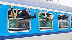 Fanouci vsetínského hokeje vyráejí speciálním vlakem na baráové utkání mezi...