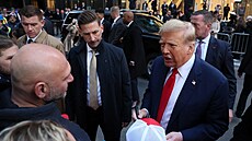 Donald Trump bhem setkání se leny odborových svaz v New Yorku (25. dubna...
