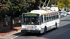 Trolejbus koda 14TrSF v San Franciscu