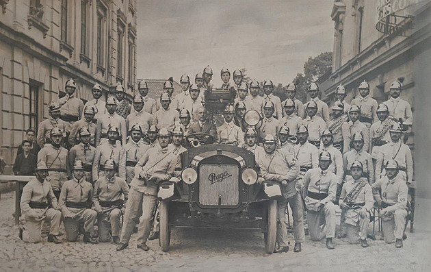 Spolená fotka jihlavských hasi kolem roku 1929