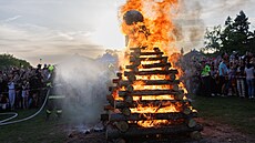V praské Ladronce u pálení arodjnic asistovali hasii. (30. dubna 2024)