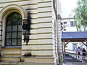 Synagoga Noykowých v polské Varav poté, co kdosi na budovu hodil Molotovv...