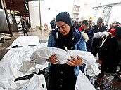 Palestinská ena drí své mrtvé dít. (6. kvtna 2024)