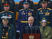 Zleva za Vladimirem Putinem: alym uldum-ool, Boris Dudko a Sergej Baerikov....