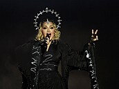 Madonna v rámci turné Celebration vystoupila na brazilské plái Copacabana. Na...