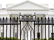 Brána ped Bílým domem ve Washingtonu (16. ervna 2016)