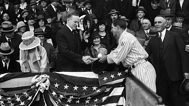 Calvin Coolidge (prezidentem USA 1923–1929) si oblíbil převážně kolie. Je známo, že Calvin Coolidge choval v Bílém domě 12 psů; (kromě toho měla jeho rodina také několik koček, mývala, hrocha, antilopy, osla, klokana a dvě lvíčata).