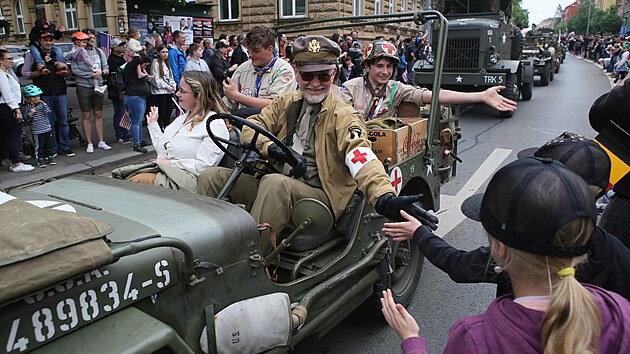 Soust Slavnost svobody v Plzni byl tradin konvoj historickch vojenskch vozidel. (5. kvtna 2024)