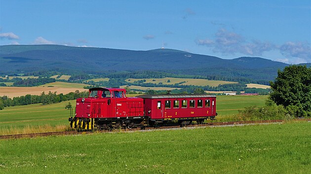 Motorová lokomotiva T334.0966 Slezského elezniního spolku v ele...