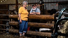 Luz a Dan Klotzovi z Illinois, kteí vlastní farmu Luz. Farma Luz, Illinois,...