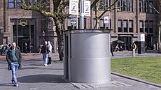Výsuvné podzemní veejné toalety v Amsterdamu (14. dubna 2024)