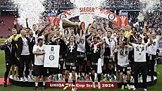Sturm Graz, vítz Rakouského poháru 2024. Vlevo je eský branká Vítzslav...