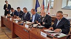 Memorandum o spolupráci v pondlí ráno na chebské radnici svým podpisem...